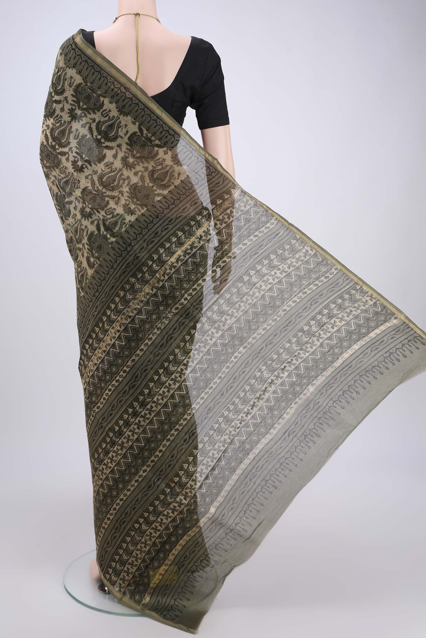 Flat view of Mehandi Green Maheshwari Silk Cotton Saree with Batik Print on the body and Zari Border. 