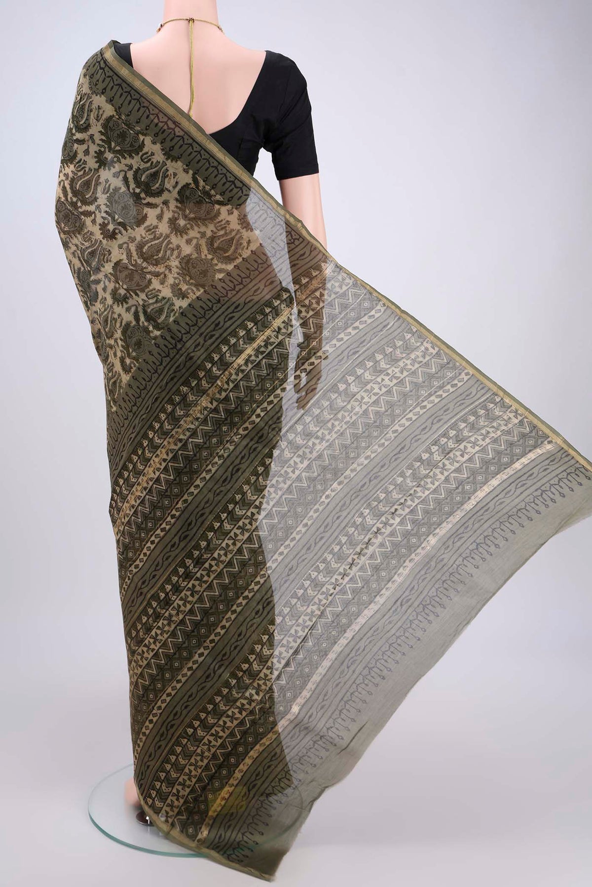 Flat view of Mehandi Green Maheshwari Silk Cotton Saree with Batik Print on the body and Zari Border. 