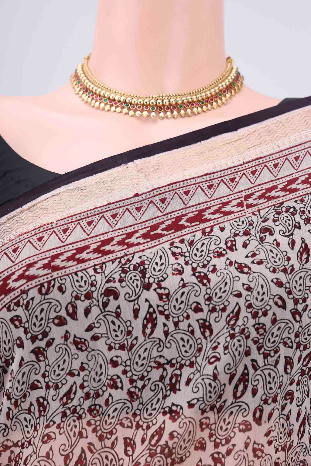 Border image of Beige Maheshwari Silk Cotton Saree with Printed design on the body and Zari Border. 