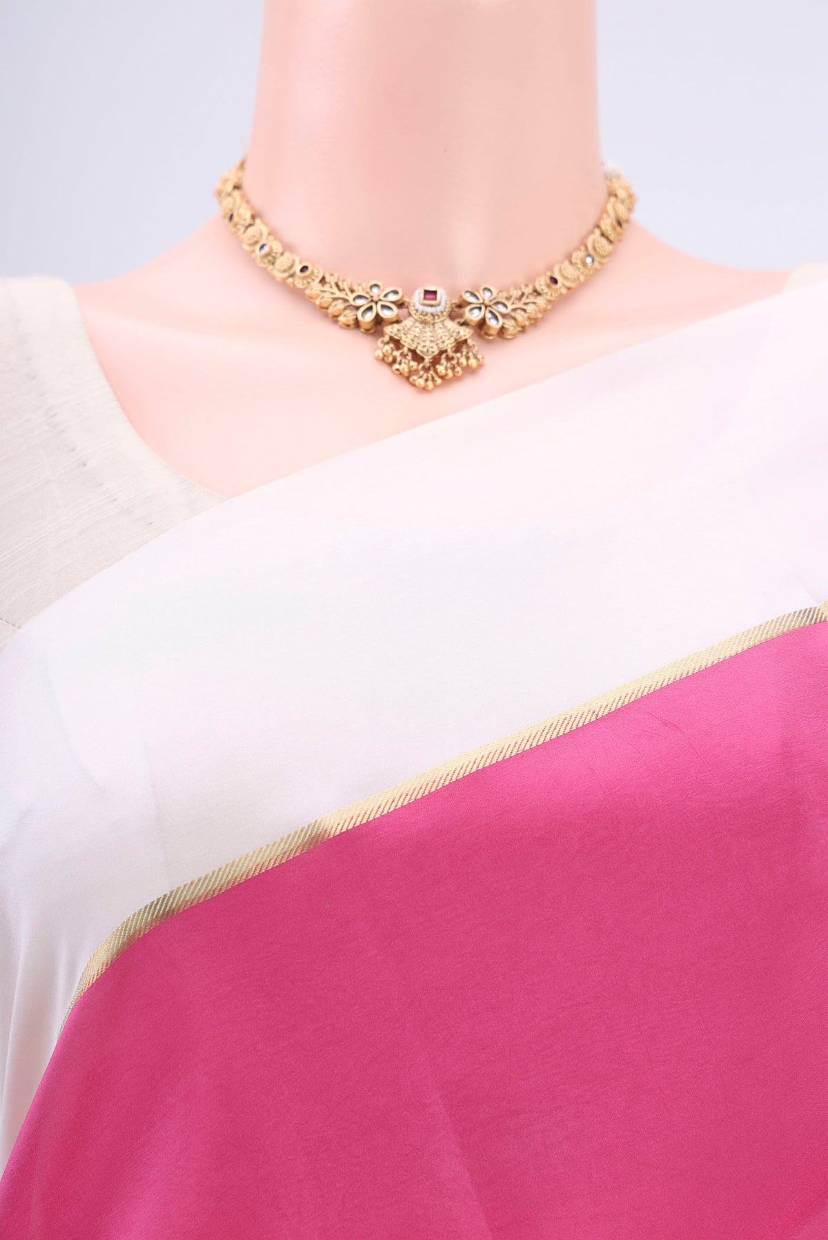 Border image of Pure Silk Pure Zari Rose pink Mysore Crepe Saree with Plain Body and Zari Border. 