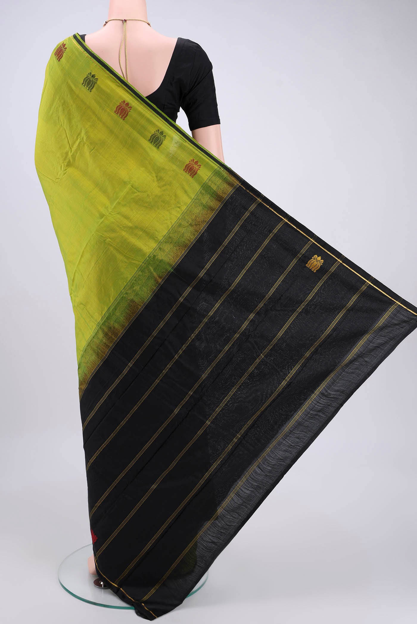Flat view of Parrot Green Kanchipuram Silk Saree with Plain Body and Thin Zari Line. 