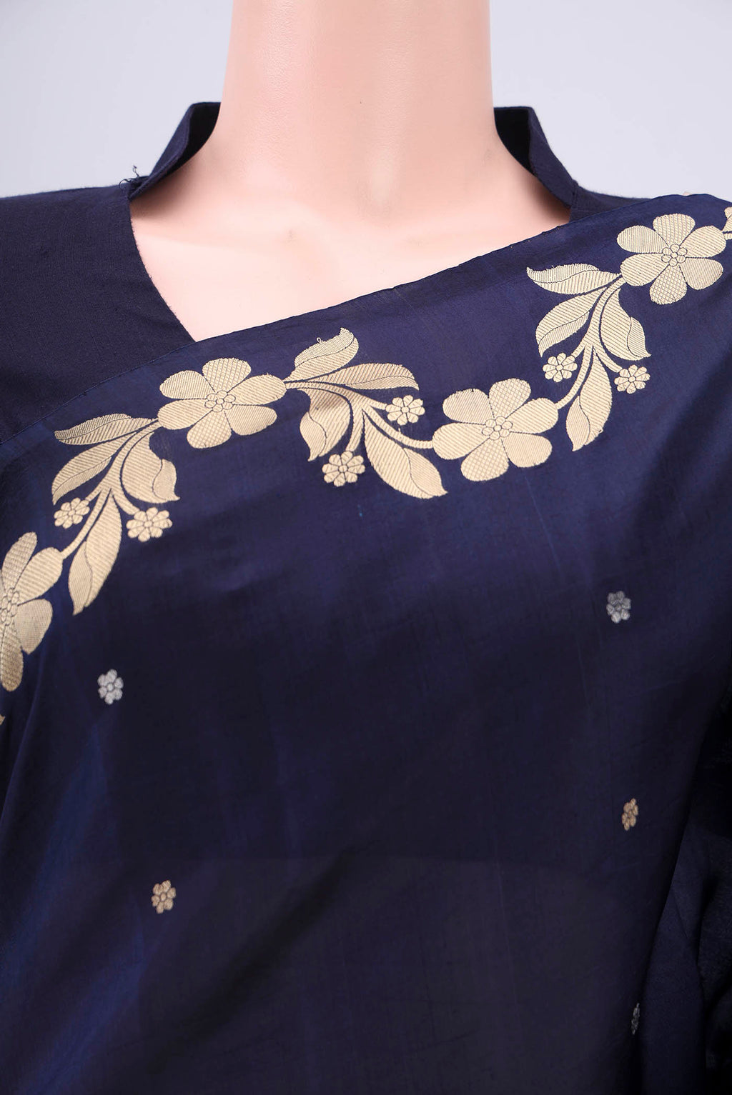 Border image of Navy Blue Banarasi Katan Silk Saree with Zari Butta on the body and Zari Border. 
