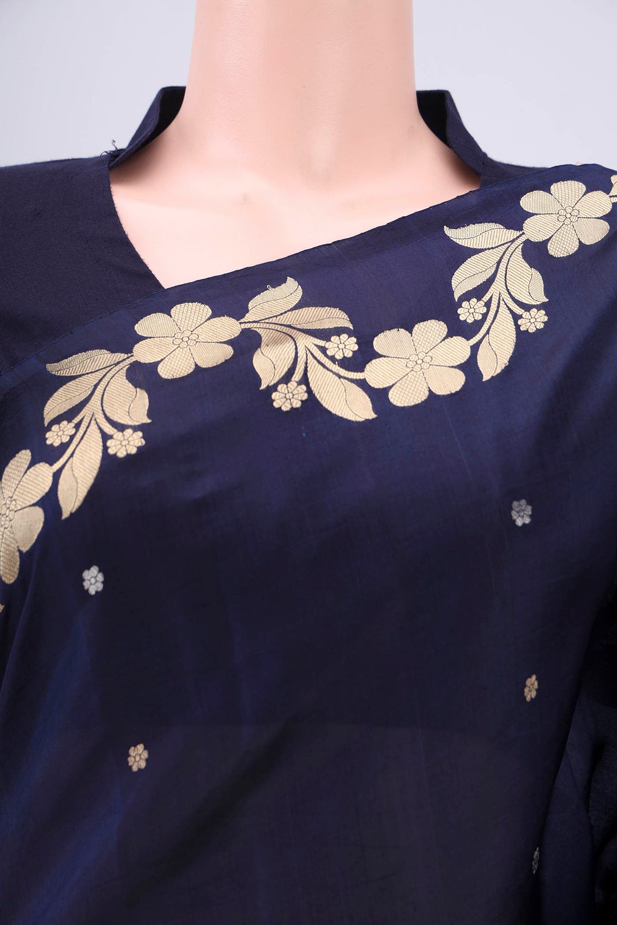 Border image of Navy Blue Banarasi Katan Silk Saree with Zari Butta on the body and Zari Border. 