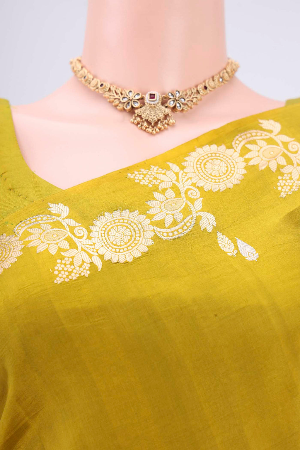 Border image of Mehandi Green Banarasi Katan Silk Saree with Zari Butta on the body and Zari Border. 