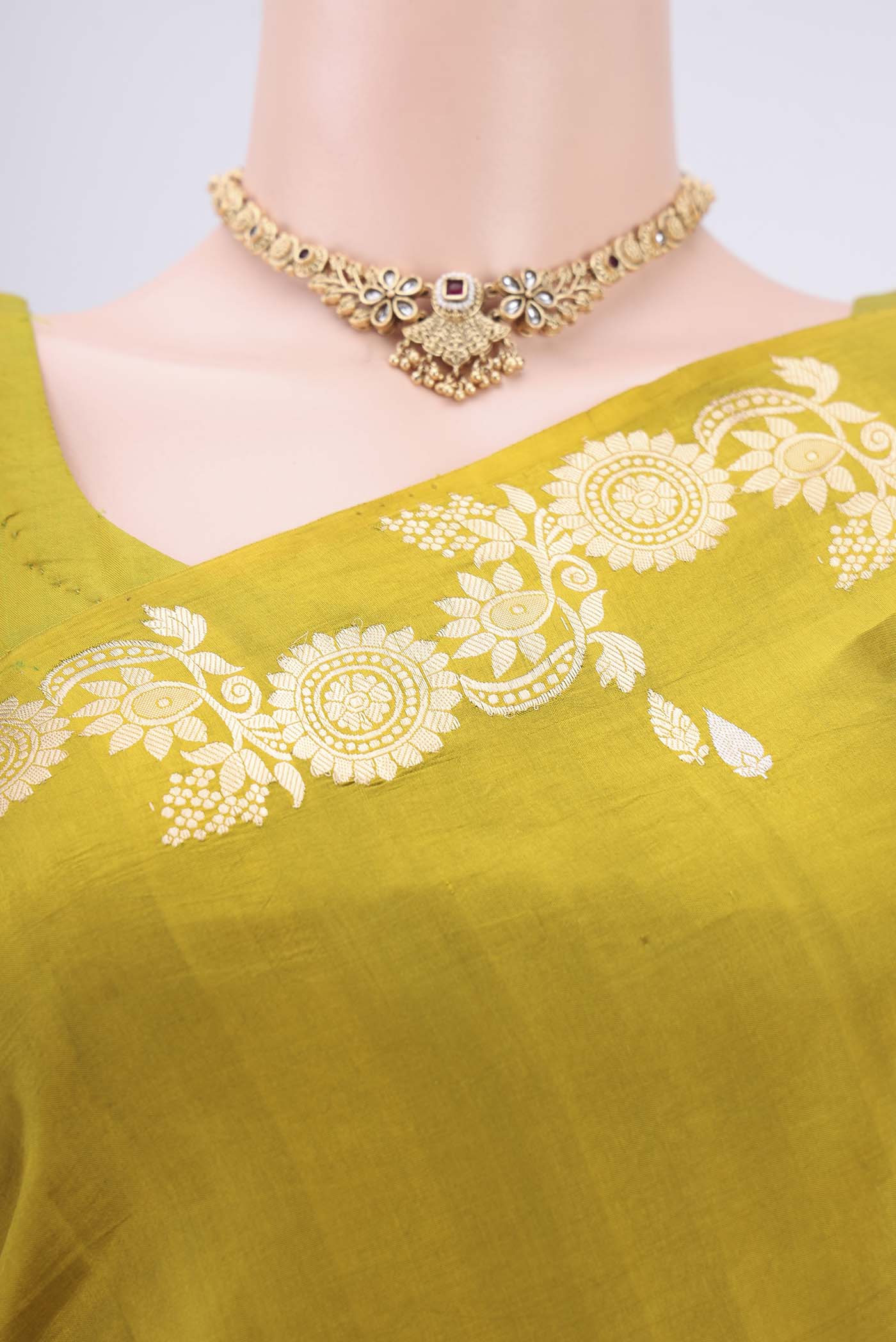Border image of Mehandi Green Banarasi Katan Silk Saree with Zari Butta on the body and Zari Border. 