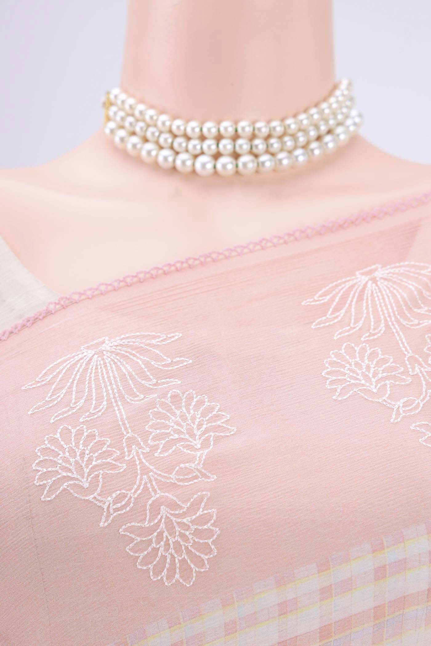 Border image of Beige Mysore Chiffon Saree with Checked design on the body and Thread Border. 