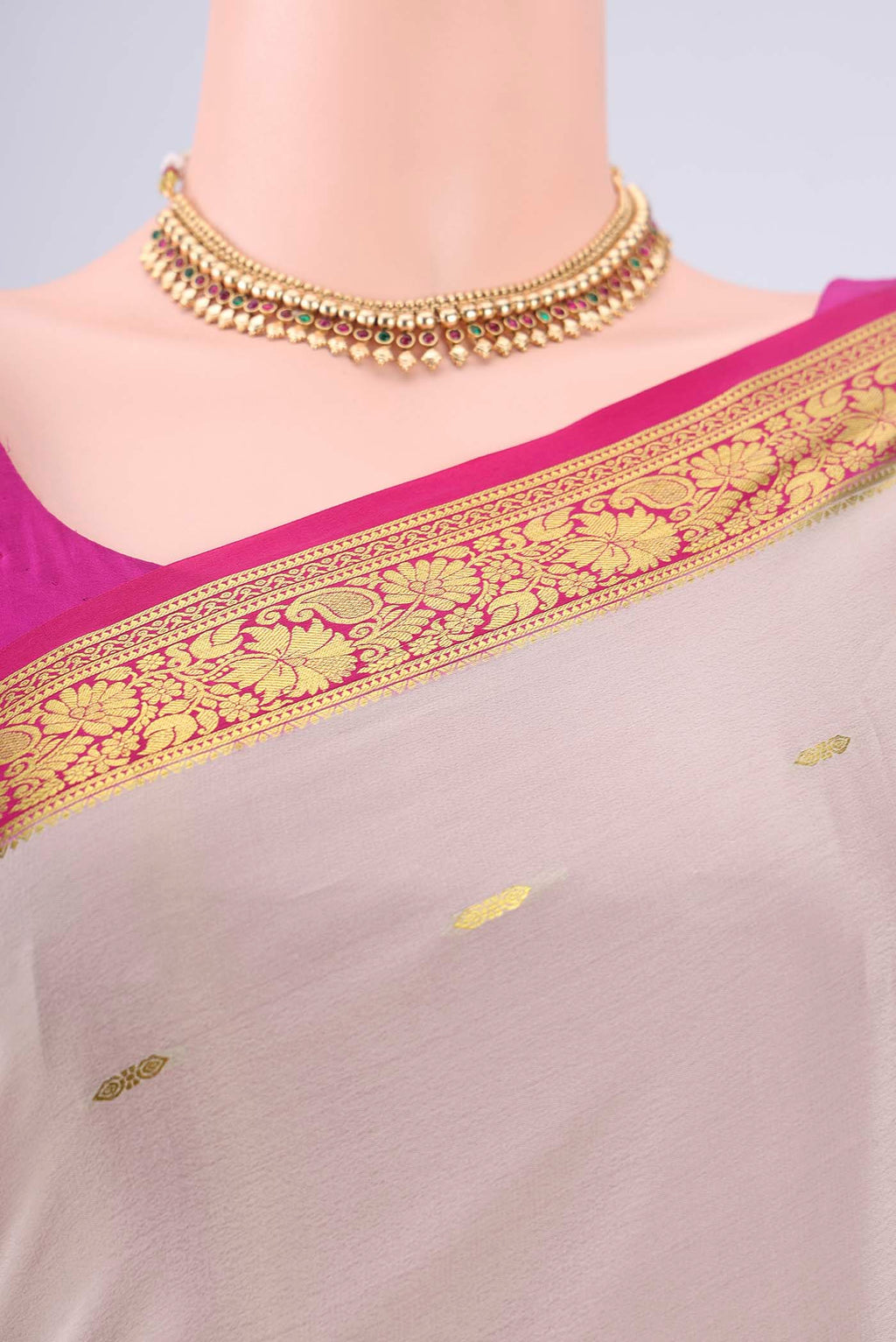 Border image of Off White Mysore Crepe Saree with Zari Butta on the body and Zari Border. 