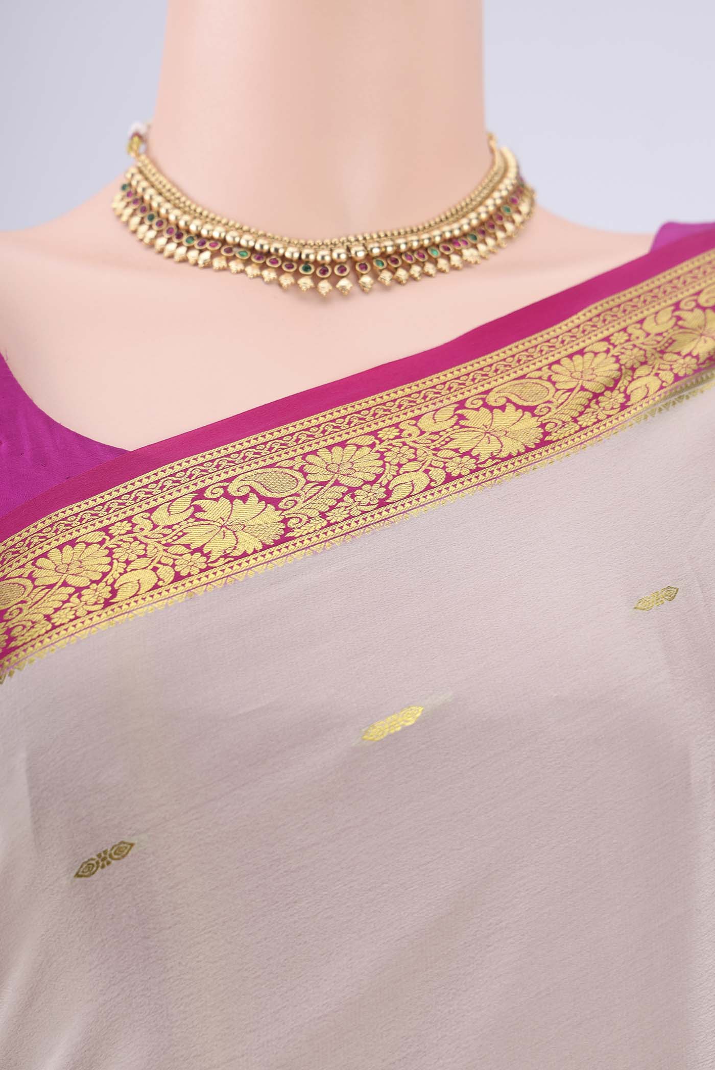Border image of Off White Mysore Crepe Saree with Zari Butta on the body and Zari Border. 