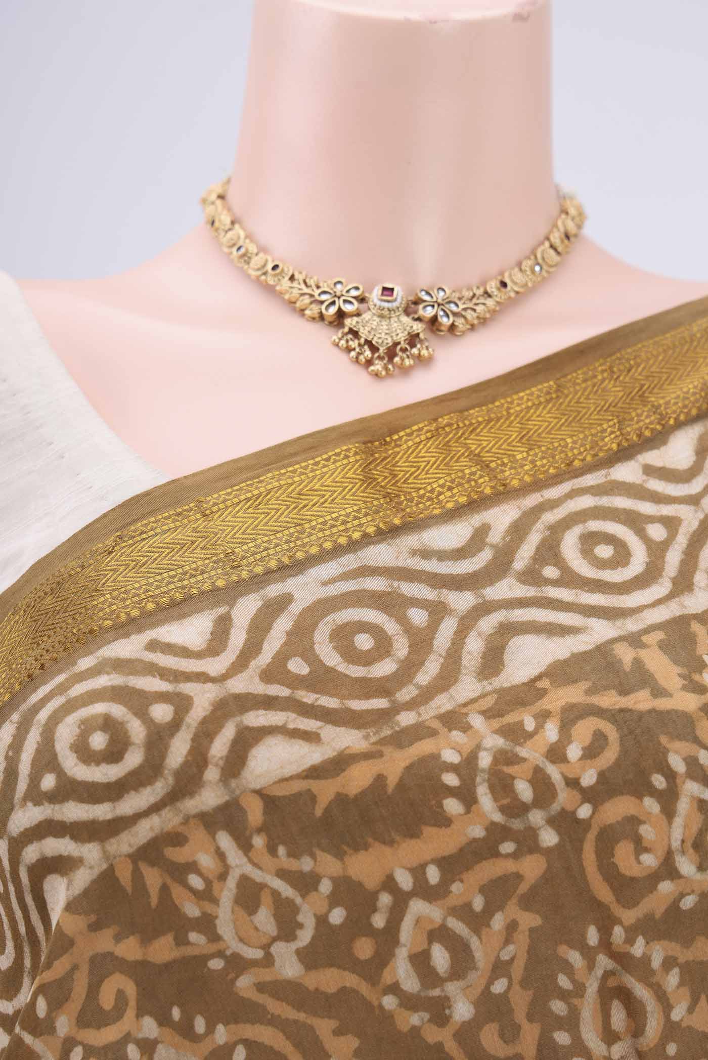 Border image of Mustard Maheshwari Silk Cotton Saree with Batik Print on the body and Zari Border. 