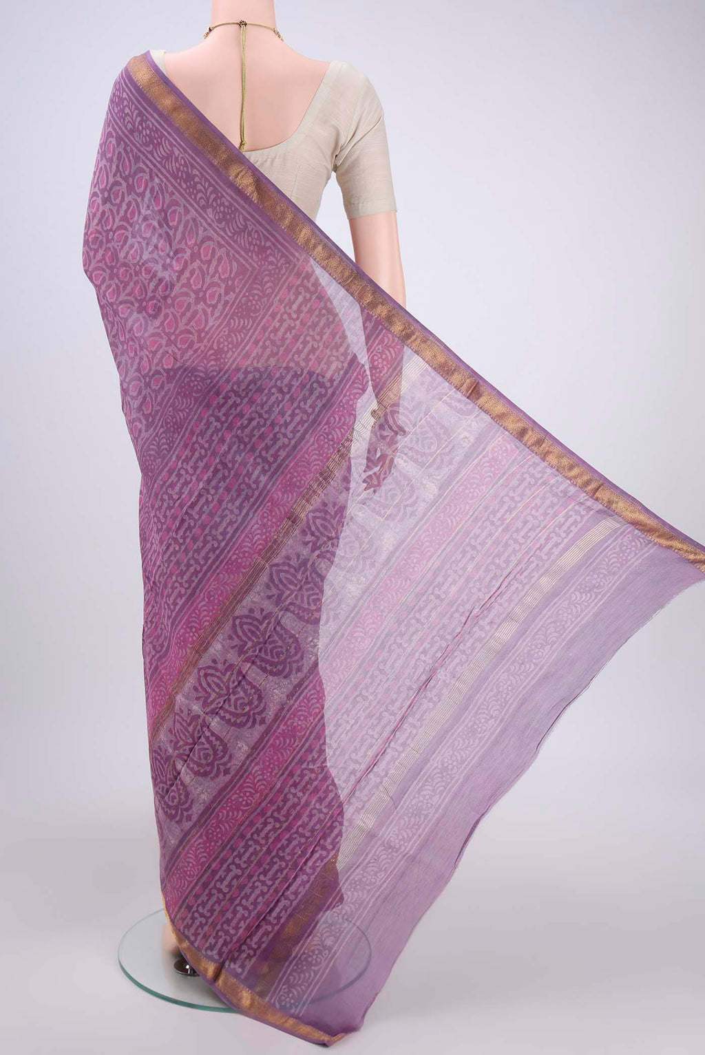 Flat view of Mauve Maheshwari Silk Cotton Saree with Batik Print on the body and Zari Border. 
