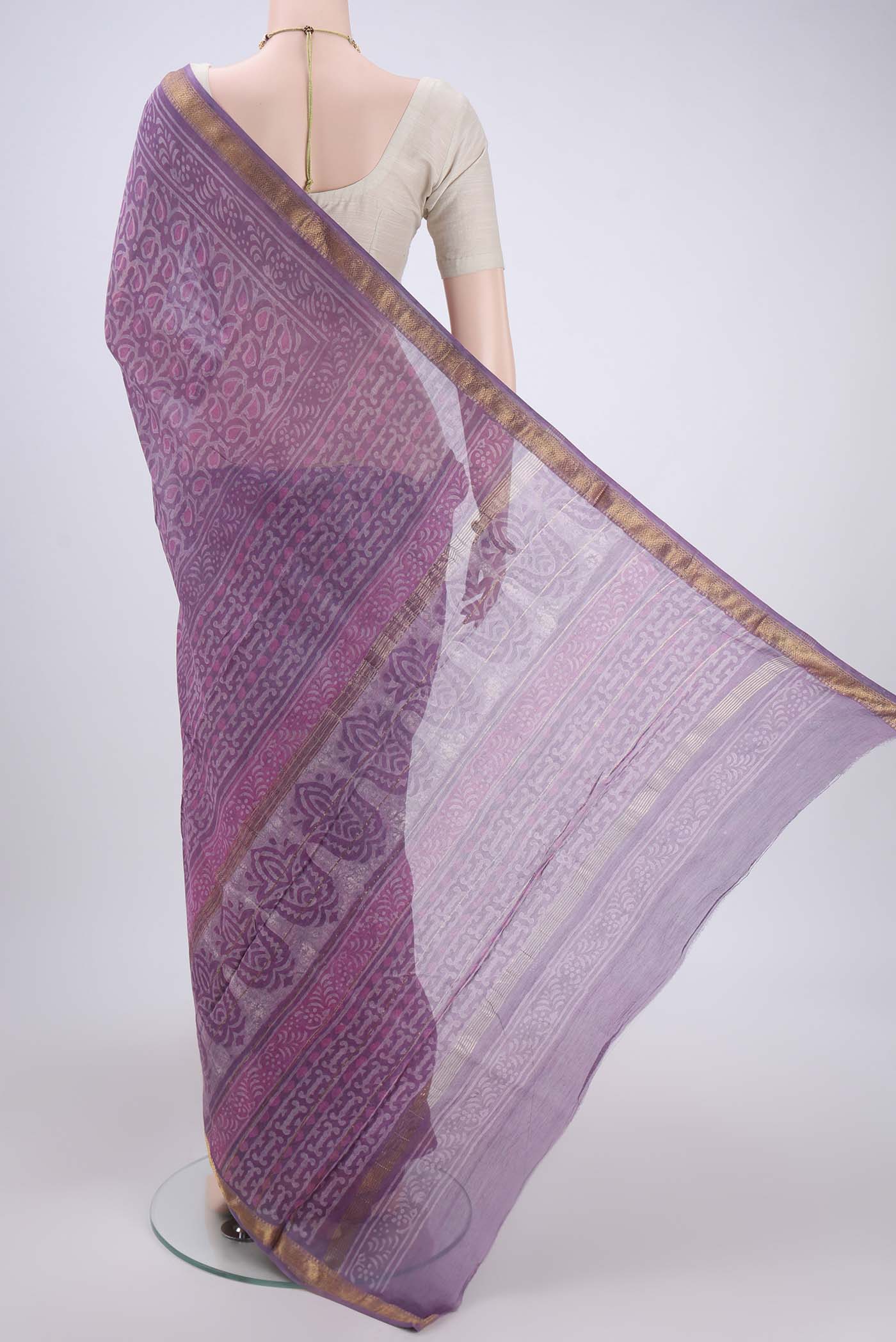 Flat view of Mauve Maheshwari Silk Cotton Saree with Batik Print on the body and Zari Border. 