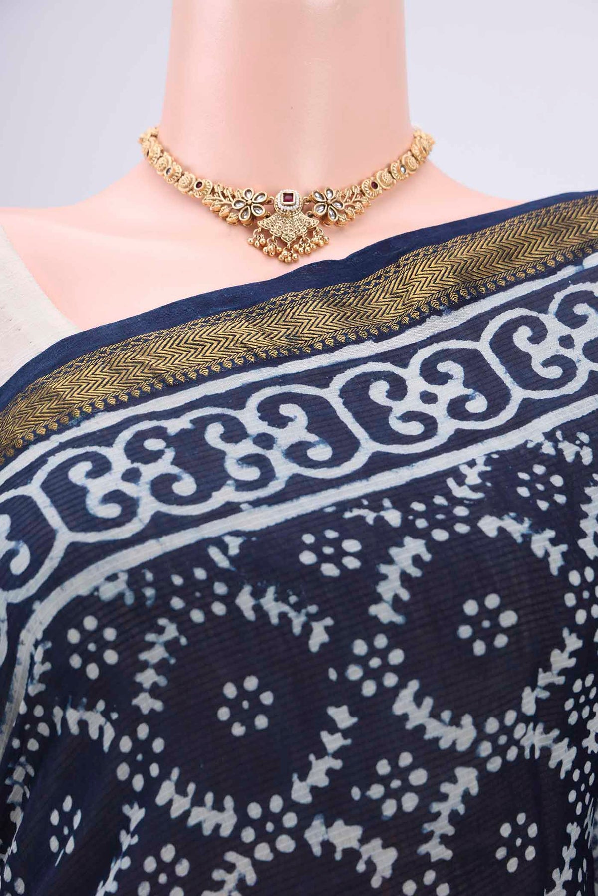 Border image of Indigo Maheshwari Silk Cotton Saree with Batik Print on the body and Zari Border. 