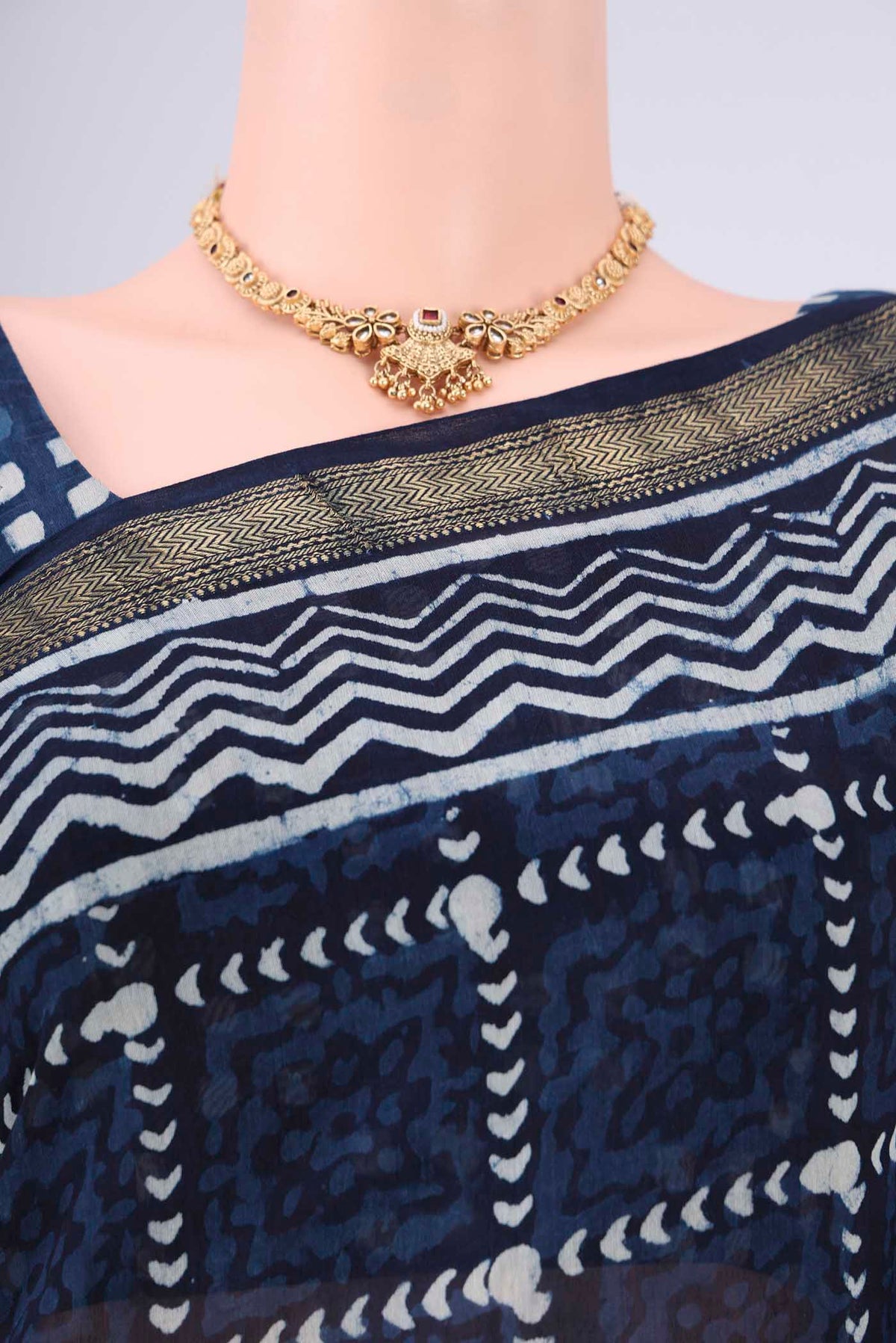 Border image of Indigo Maheshwari Silk Cotton Saree with Batik Print on the body and Zari Border. 