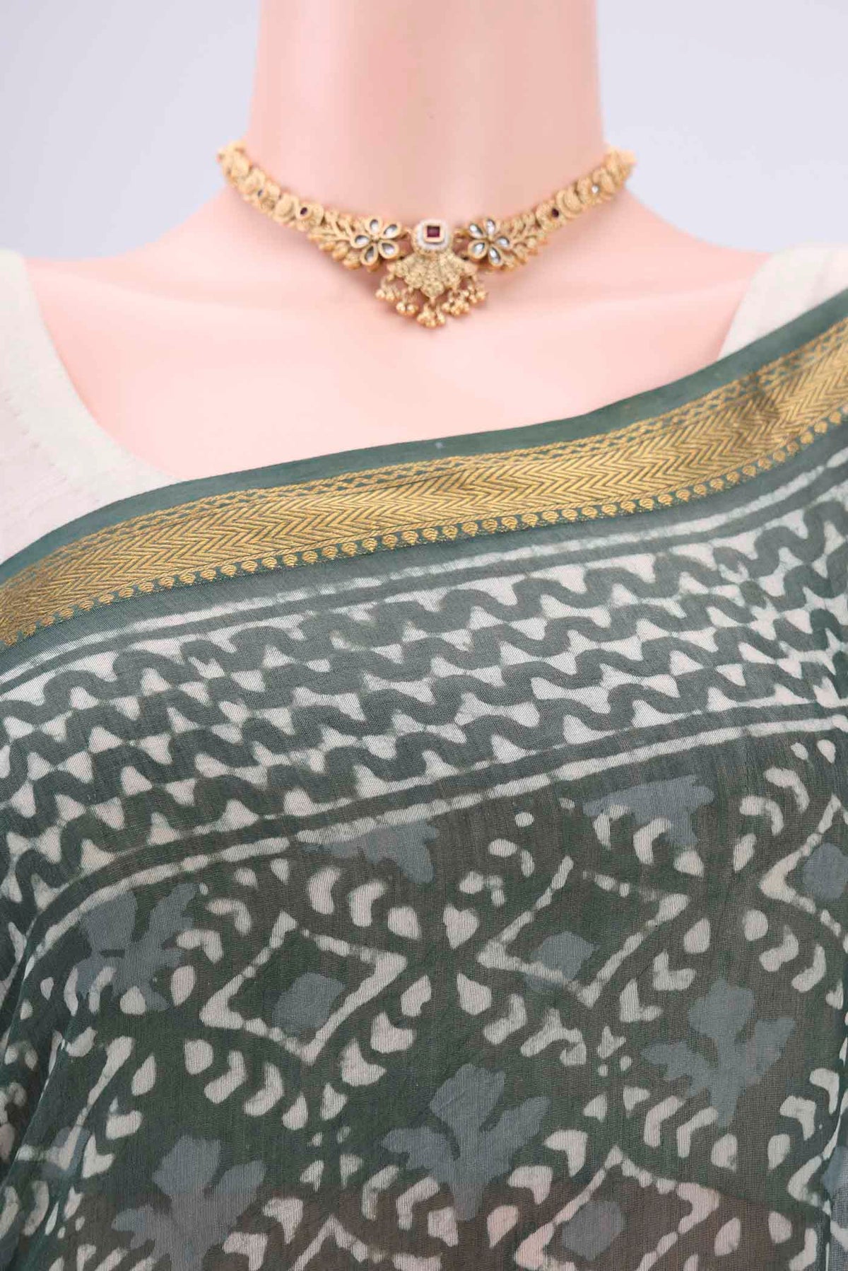 Border image of Olive Green Maheshwari Silk Cotton Saree with Batik Print on the body and Zari Border. 