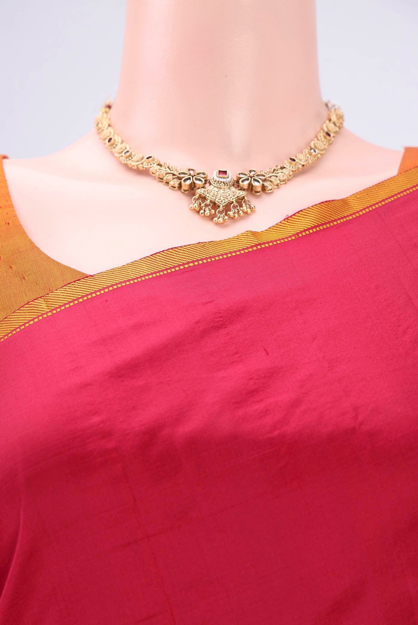 Border image of Maroon Dual Tone Kanchipuram Silk Saree with Plain Body and Thread Border. 