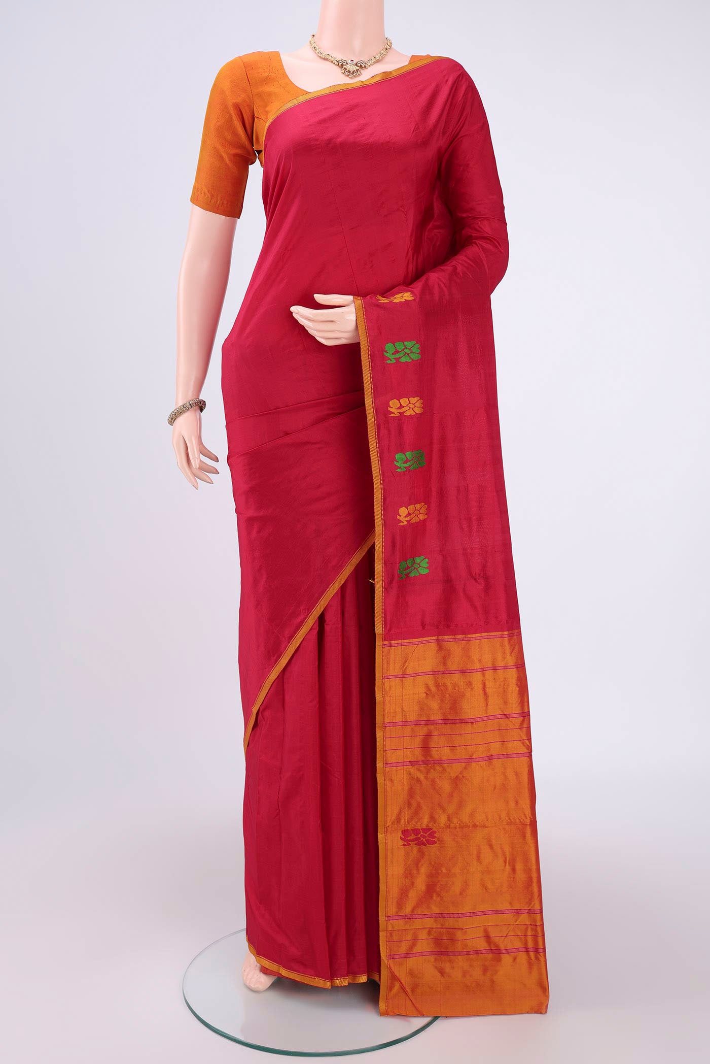 Maroon Dual Tone Kanchipuram Silk Saree with Plain Body and Thread Border.  displayed on a mannequin