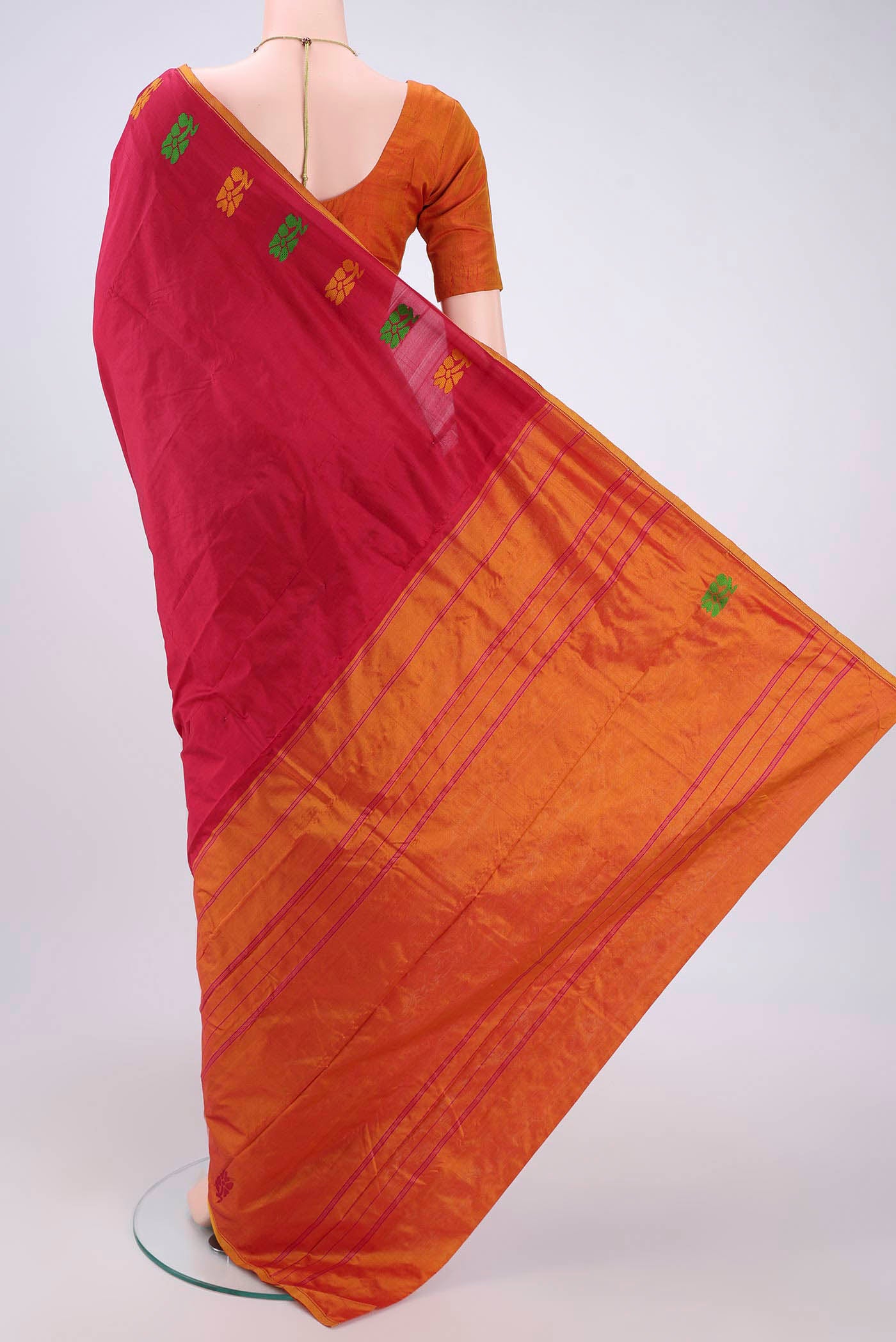 Flat view of Maroon Dual Tone Kanchipuram Silk Saree with Plain Body and Thread Border. 