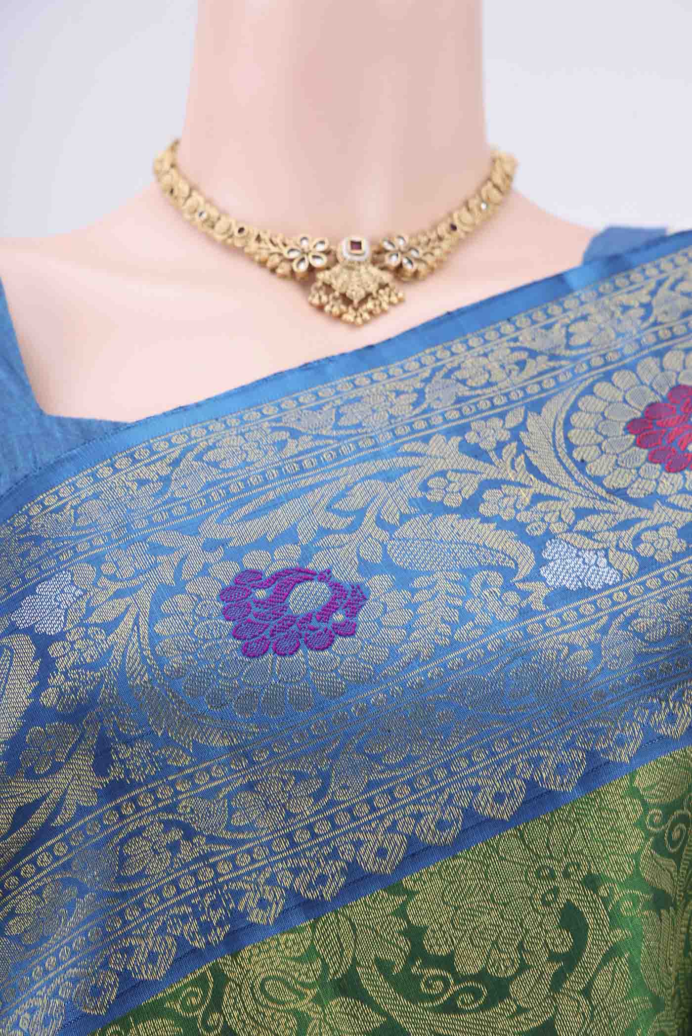 Border image of Green Dual Tone Gadwal Silk Saree with Zari Brocade on the body and Zari Border. 