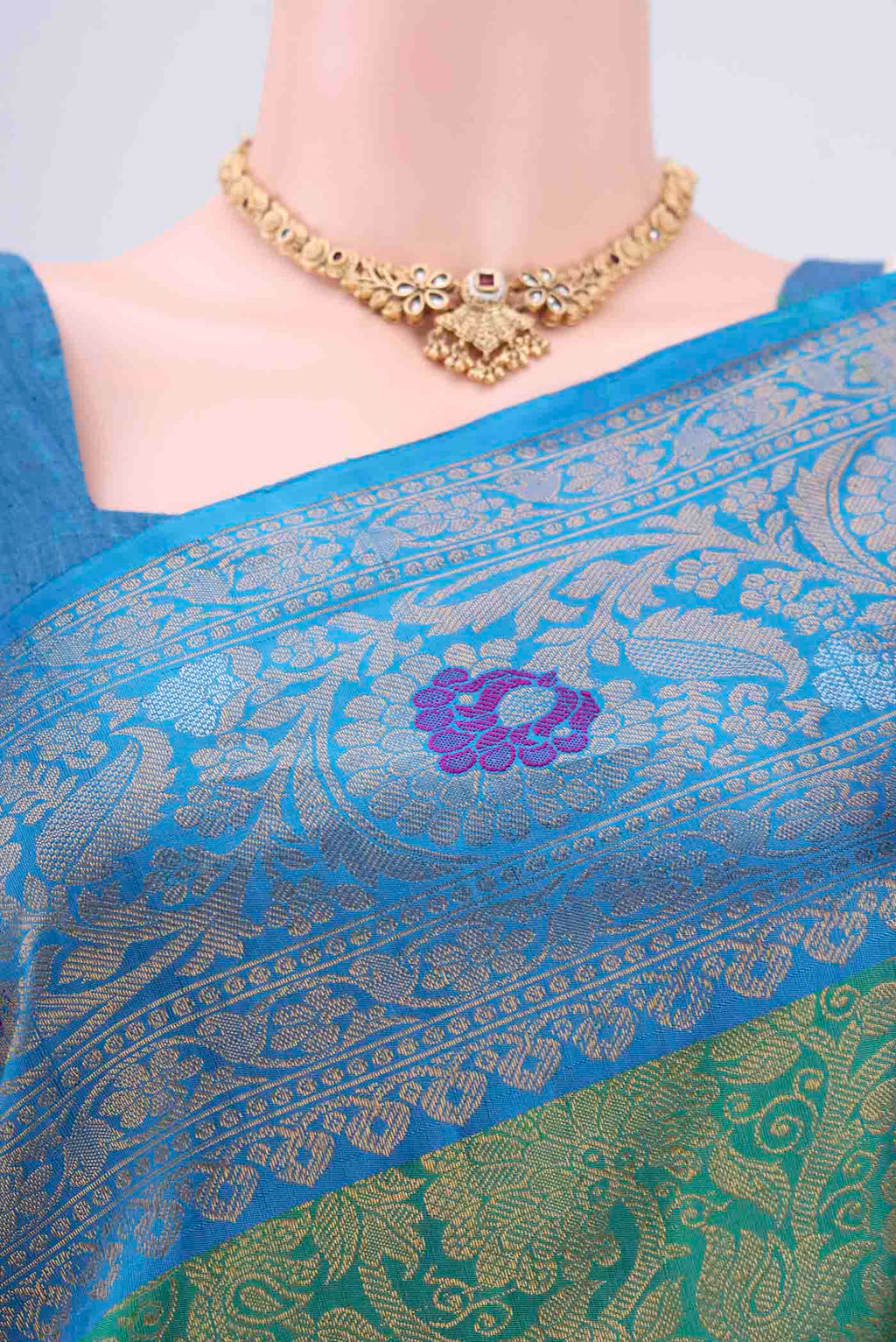 Border image of Green Gadwal Silk Saree with Zari Brocade on the body and Zari Border. 