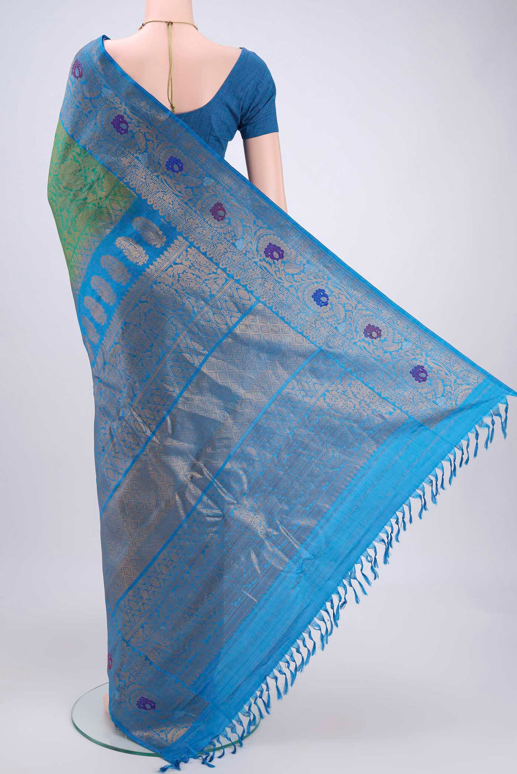 Flat view of Green Gadwal Silk Saree with Zari Brocade on the body and Zari Border. 