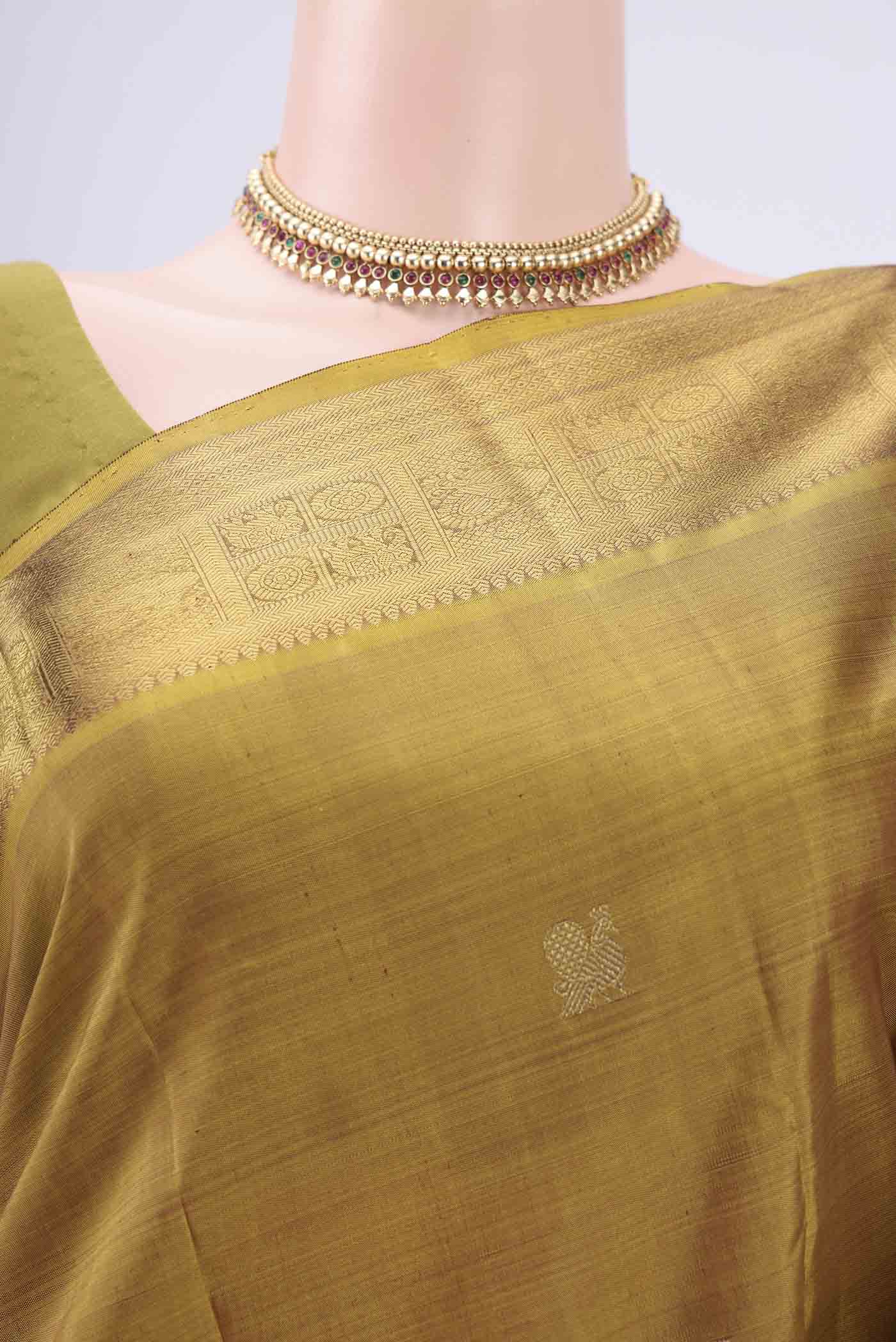 Border image of Pure Silk Pure Zari Mehandi Green Kanjivaram Saree with Zari Butta on the body and Zari Border. 