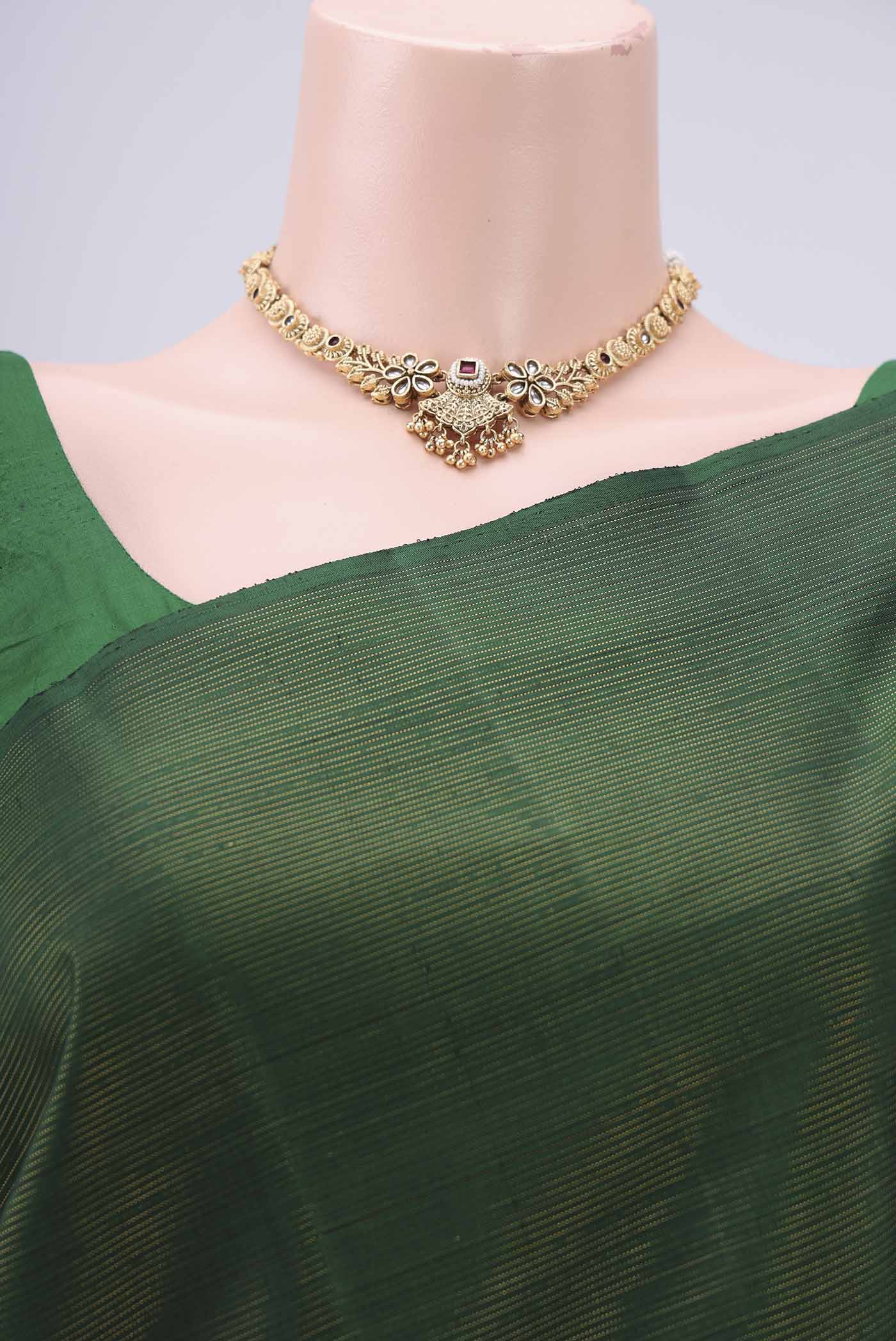 Border image of Black Dual Tone Kanchipuram Silk Saree with Zari Butta on the body and Ganga Jamuna Border. 