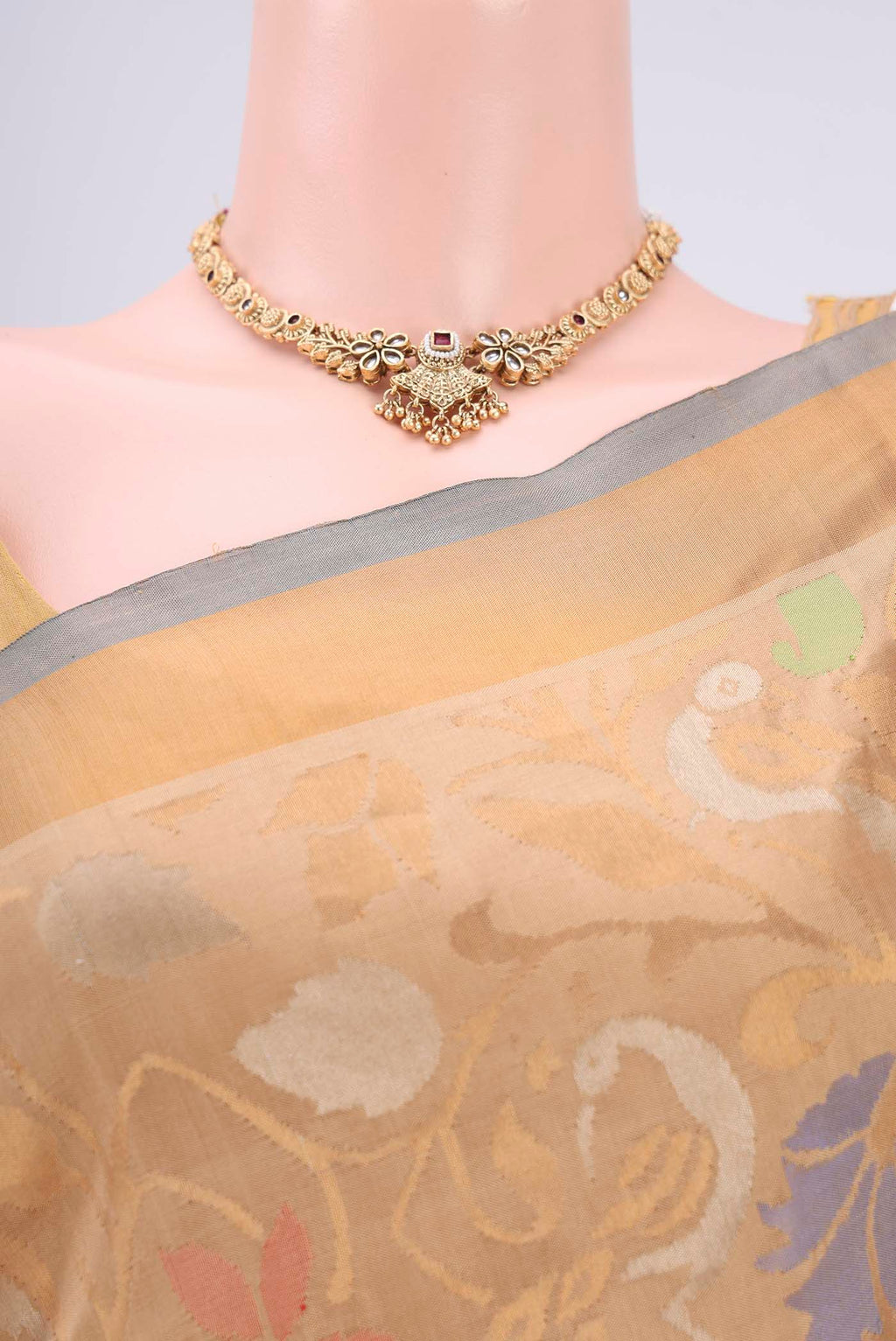 Border image of Beige Uppada Silk Saree with Jamdani on the body and Zari Border. 