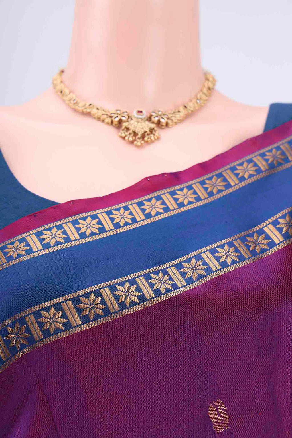 Border image of Magenta Dual Tone Uppada Silk Saree with Zari Butta on the body and Zari Border. 