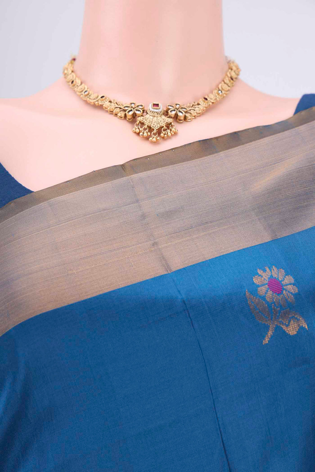 Border image of Blue Dual Tone Uppada Silk Saree with Zari And Thread Butta on the body and Zari Border. 