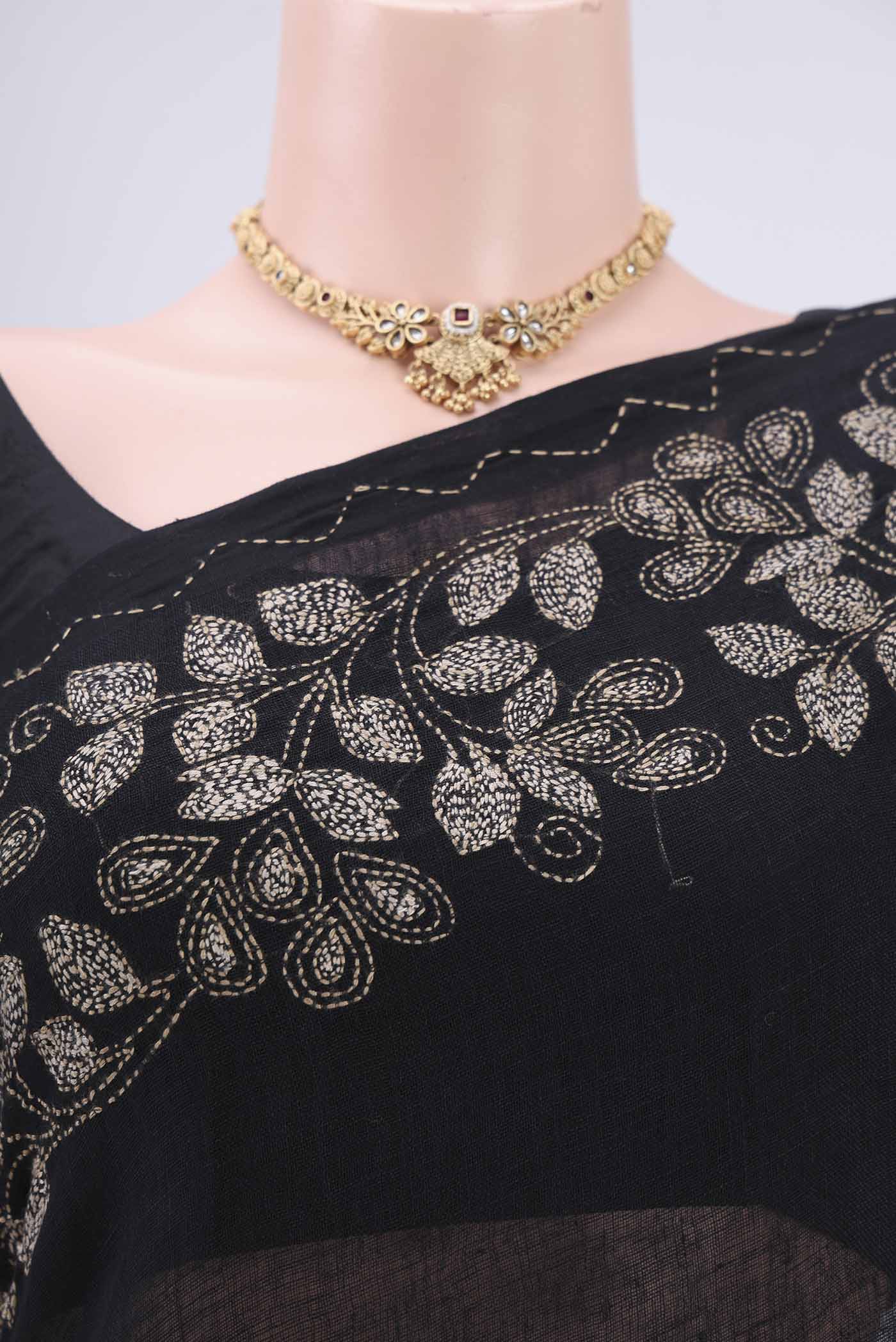 Border image of Blue Linen Saree with Kantha Work on the body and Plain Border. 