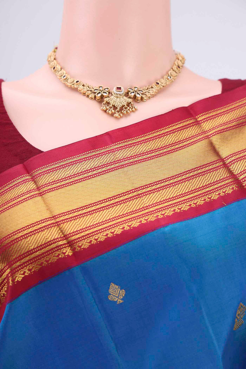 Border image of Blue Kanchipuram Silk Saree with Zari Butta on the body and Zari Border. 