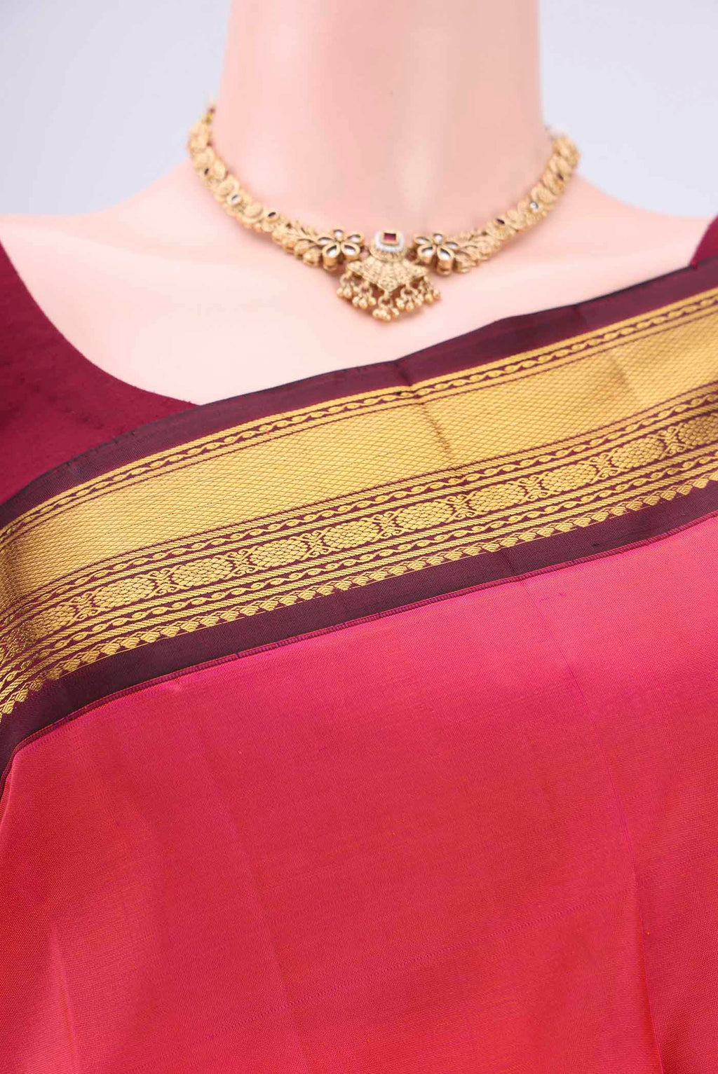 Border image of Dark Pink Kanchipuram Silk Saree with Plain Body and Zari Border. 