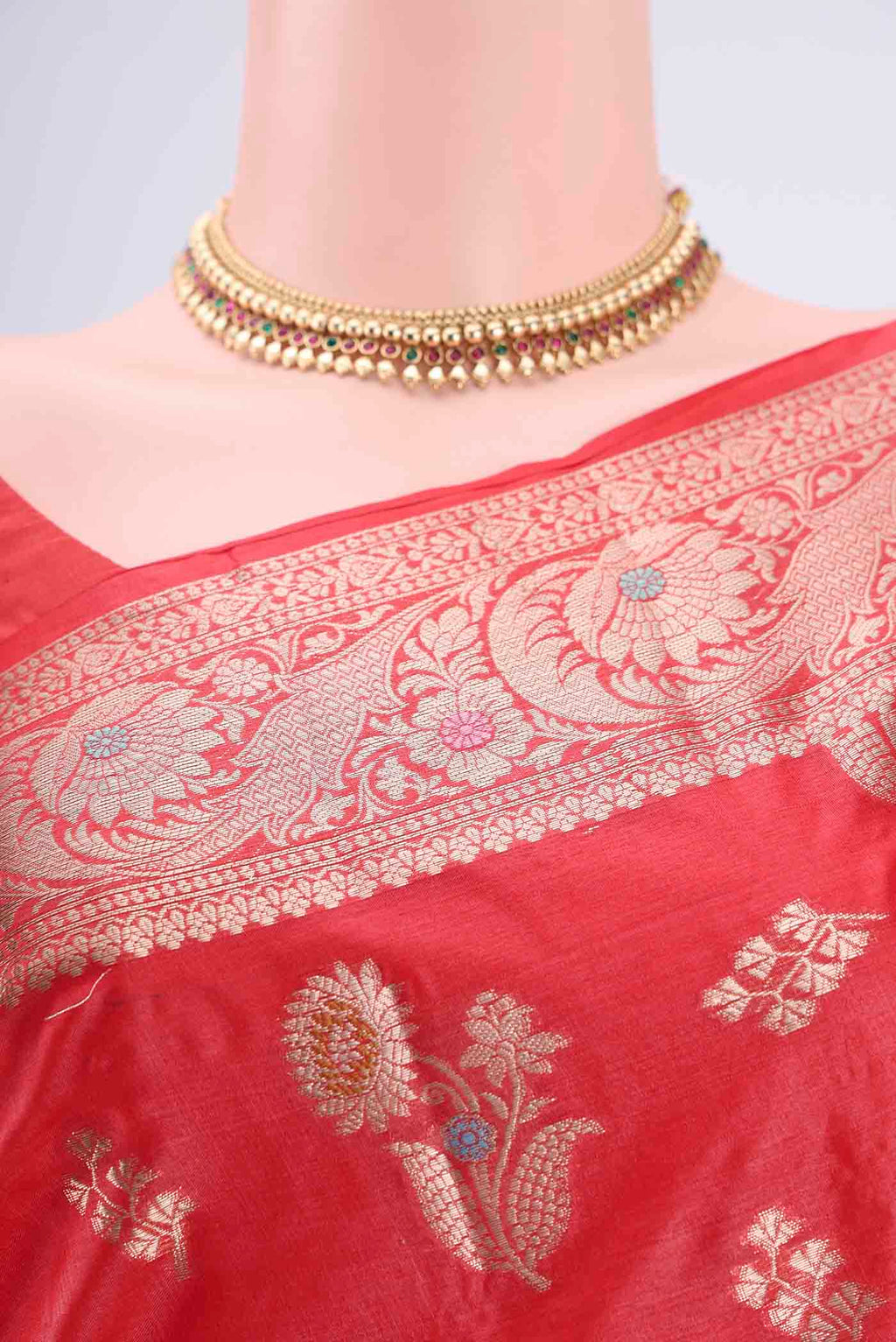 Border image of Imperial Red Banarasi Tussar Silk Saree with Zari And Thread Butta on the body and Zari And Thread Border. 