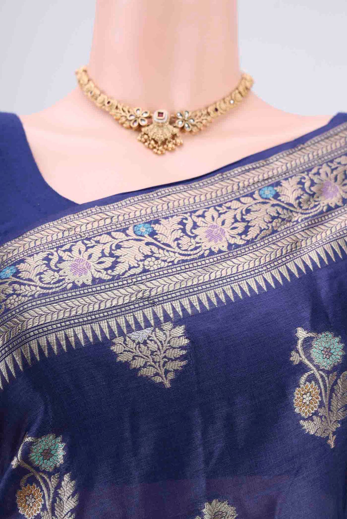 Border image of Navy Blue Banarasi Tussar Silk Saree with Zari And Thread Butta on the body and Zari And Thread Border. 