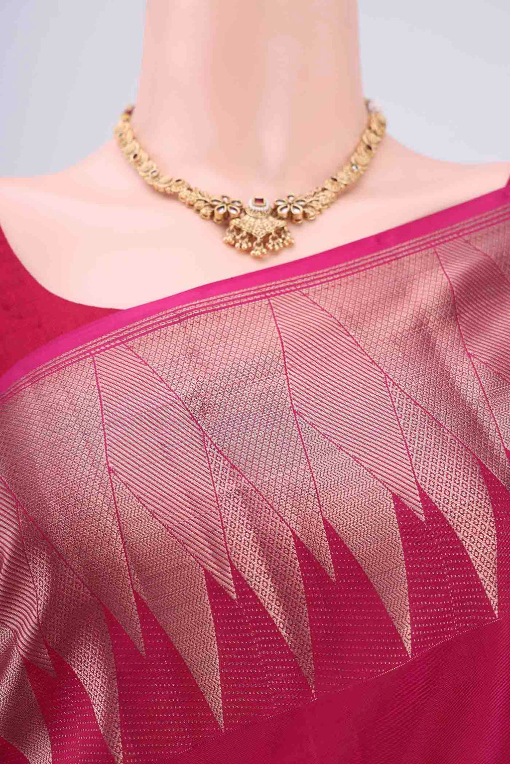Border image of Pink Kanchipuram Silk Saree with Zari Butta on the body and Zari Border. 