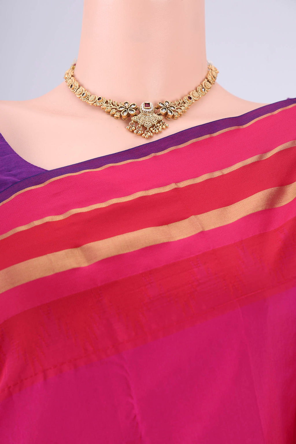 Border image of Rani Pink Blended Bangalore Silk Saree with Zari Butta on the body and Zari Border. 