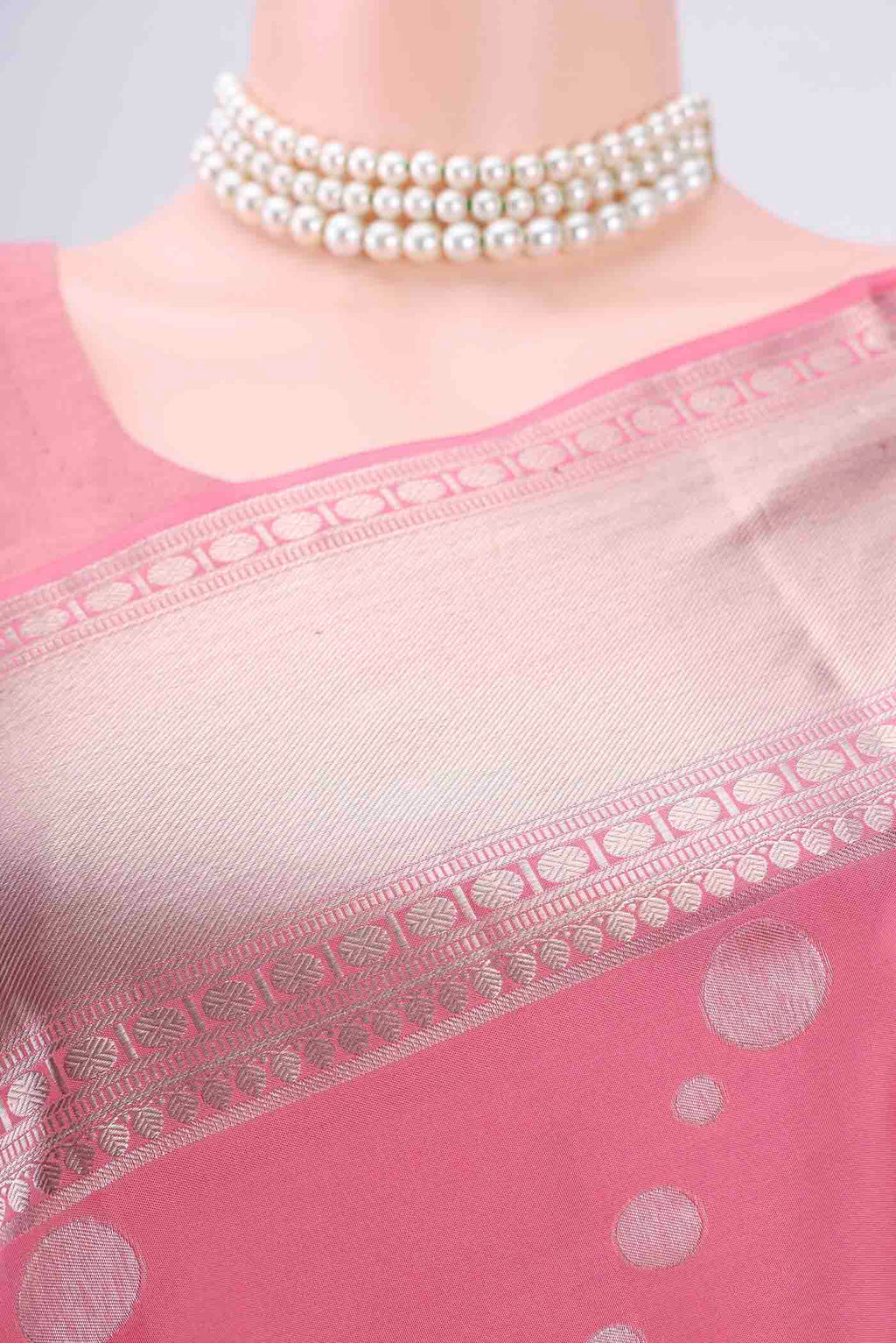 Border image of Rose pink Dual Tone Soft Silk Saree with Zari Butta on the body and Zari Border. 