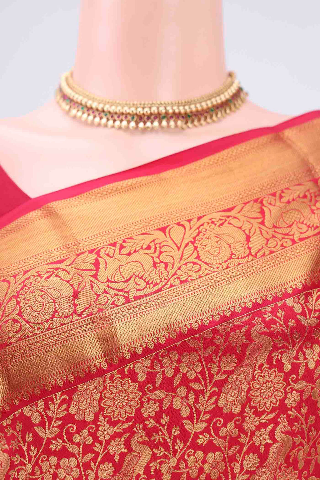 Border image of Red Kanjivaram Silk Saree with Zari Butta on the body and Zari Border. 