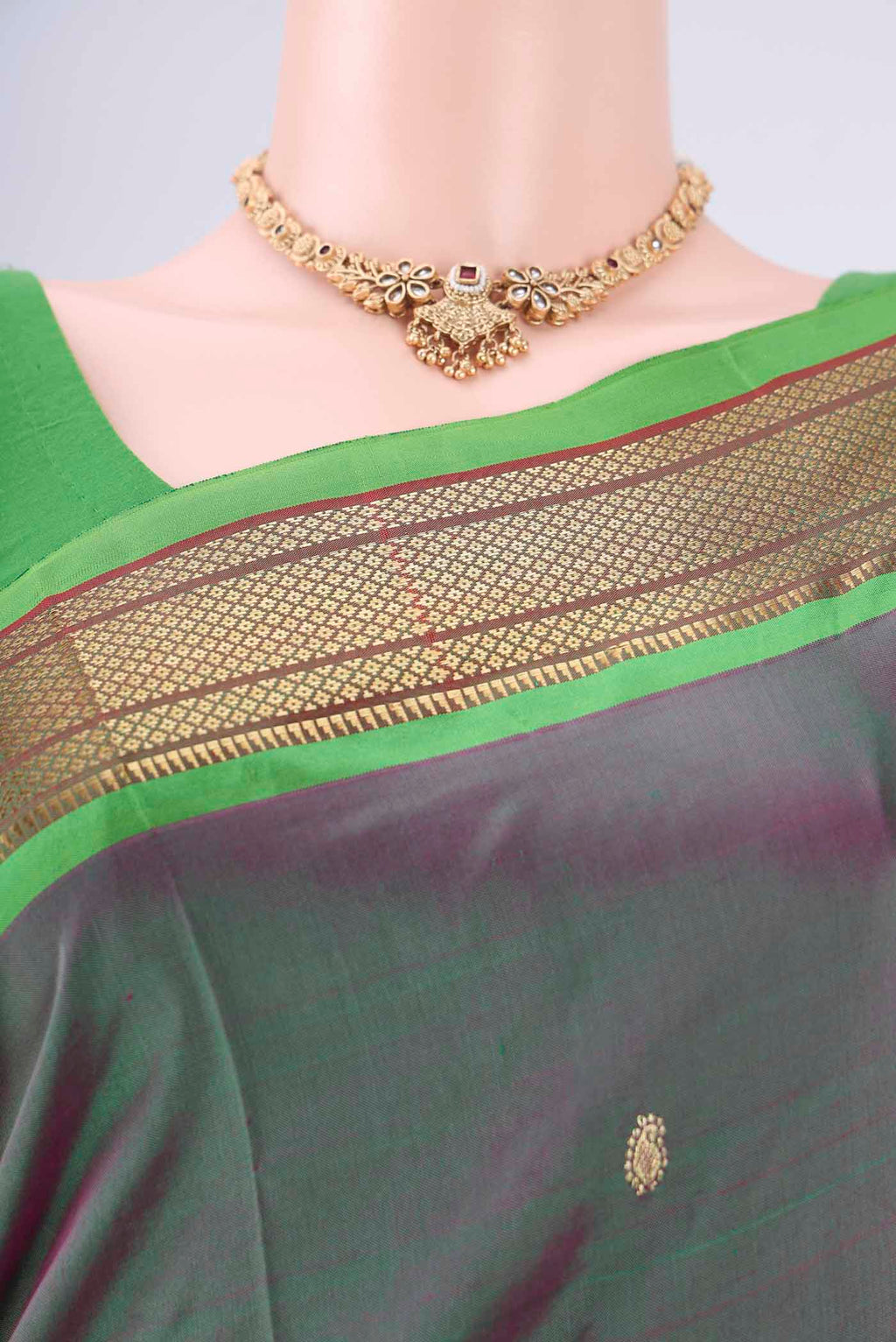 Border image of Green Dual Tone Paithani Silk Saree with Zari Butta on the body and Zari Border. 