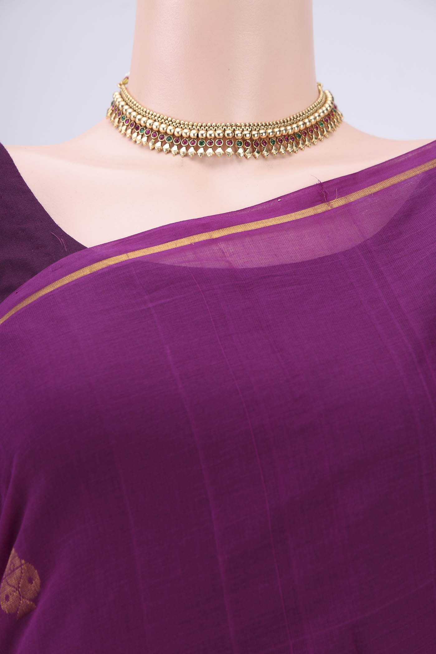 Border image of Magenta Cotton Saree with Zari Butta on the body and Zari Border. 