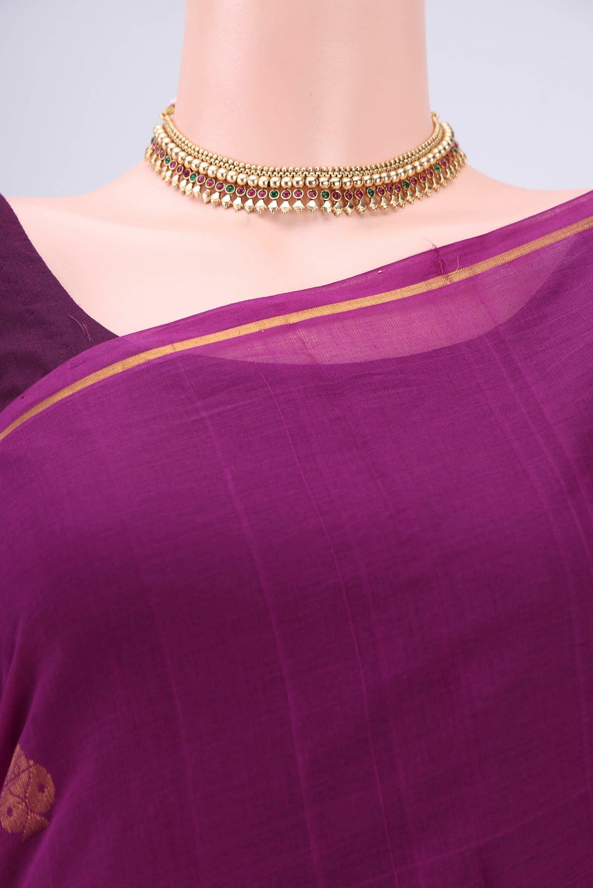 Border image of Magenta Cotton Saree with Zari Butta on the body and Zari Border. 