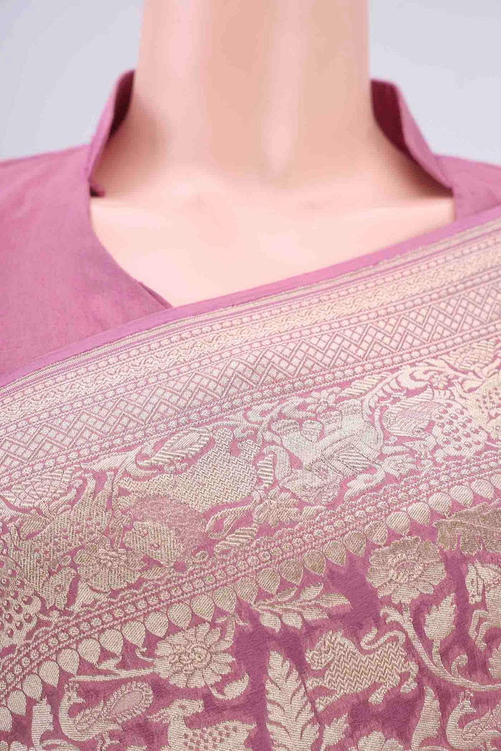 Border image of Rose pink Banarasi Georgette Saree with Zari Brocade on the body and Zari Border. 