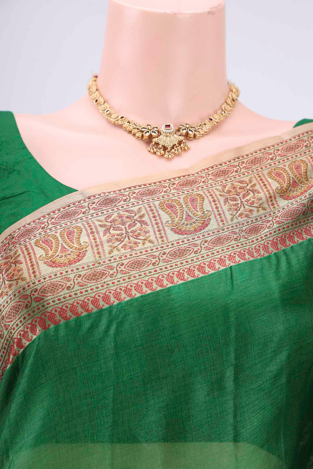 Border image of Green Banarasi Tussar Silk Saree with Plain Body and Zari And Thread Border. 