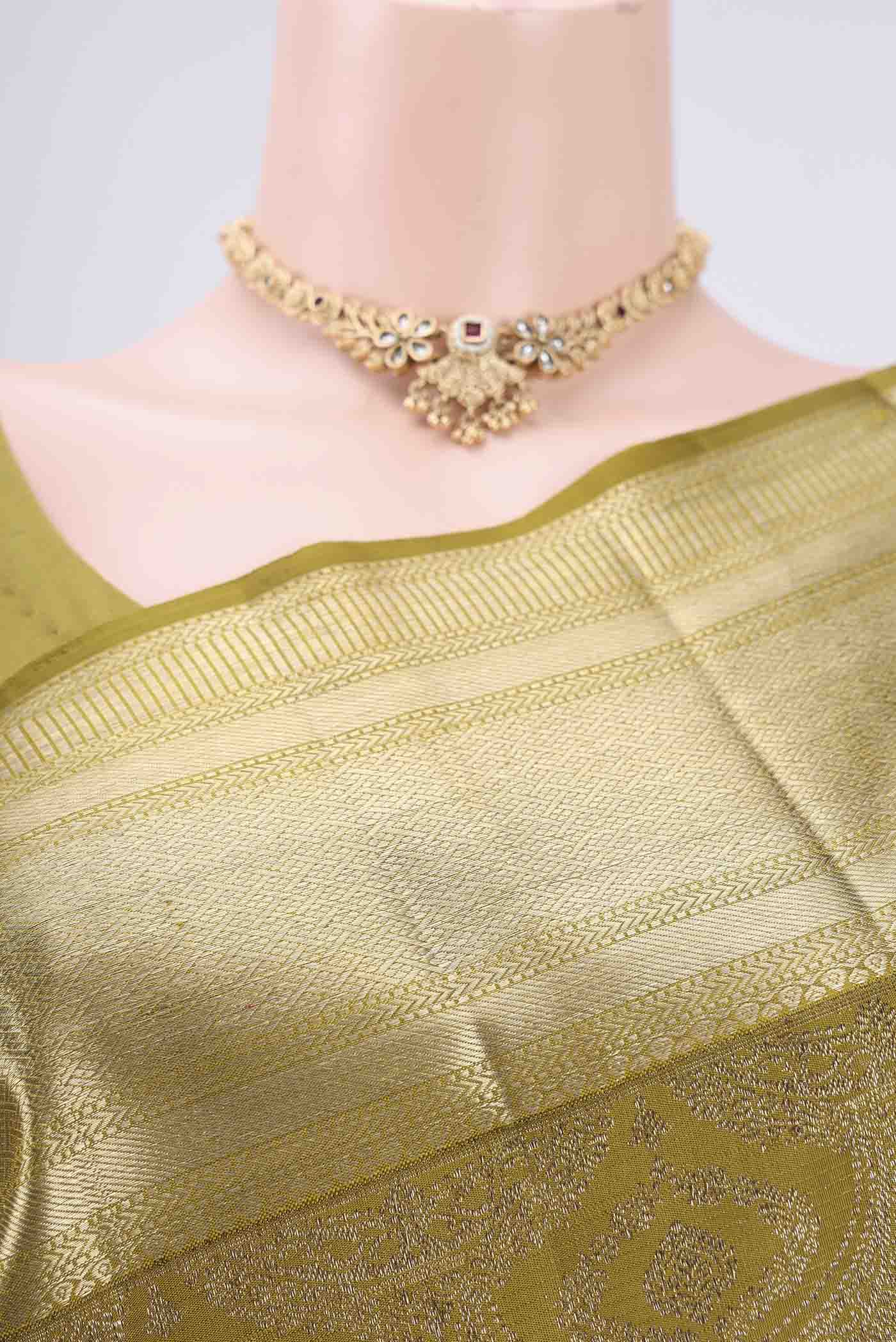 Border image of Mehandi Green Kanchipuram Silk Saree with Zari Brocade on the body and Zari Border. 