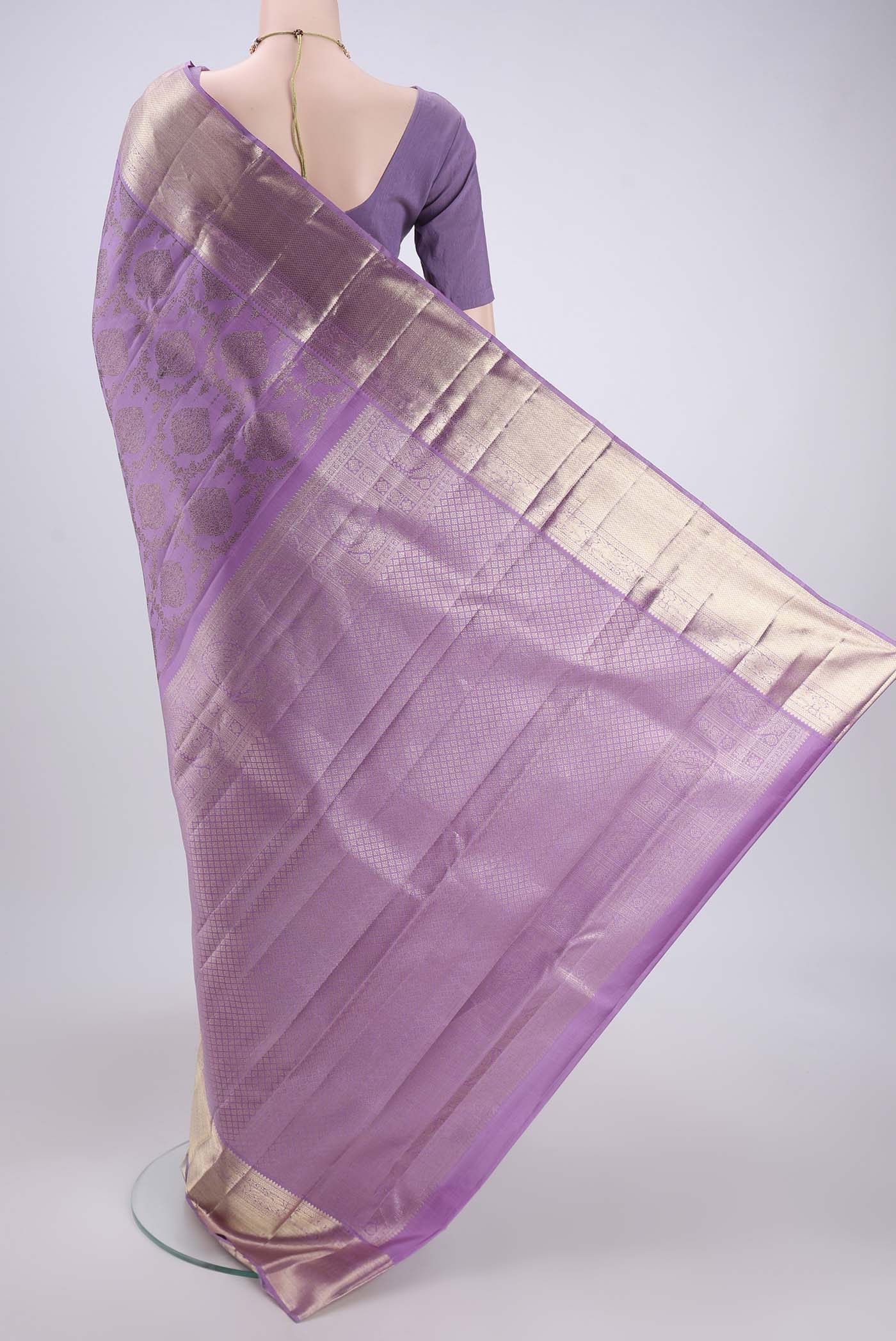 Flat view of Lavender Kanchipuram Silk Saree with Zari Brocade on the body and Zari Border. 