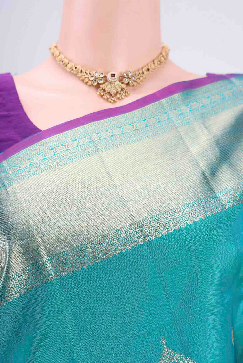 Border image of Blue Kanjivaram Silk Saree with Zari Butta on the body and Zari Border. 