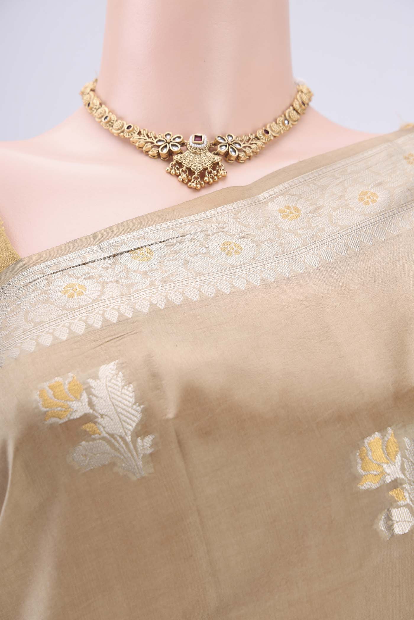 Border image of Beige Banarasi Raw Silk Saree with Zari Butta on the body and Zari Border. 