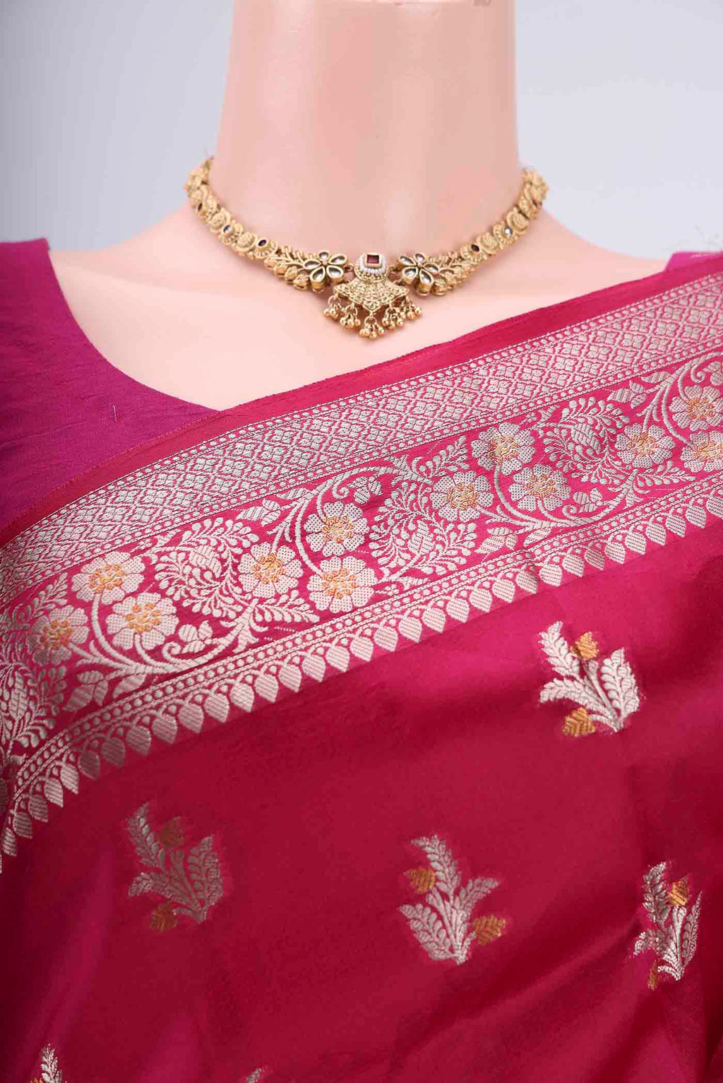 Border image of Rani Pink Banarasi Raw Silk Saree with Zari Butta on the body and Zari Border. 