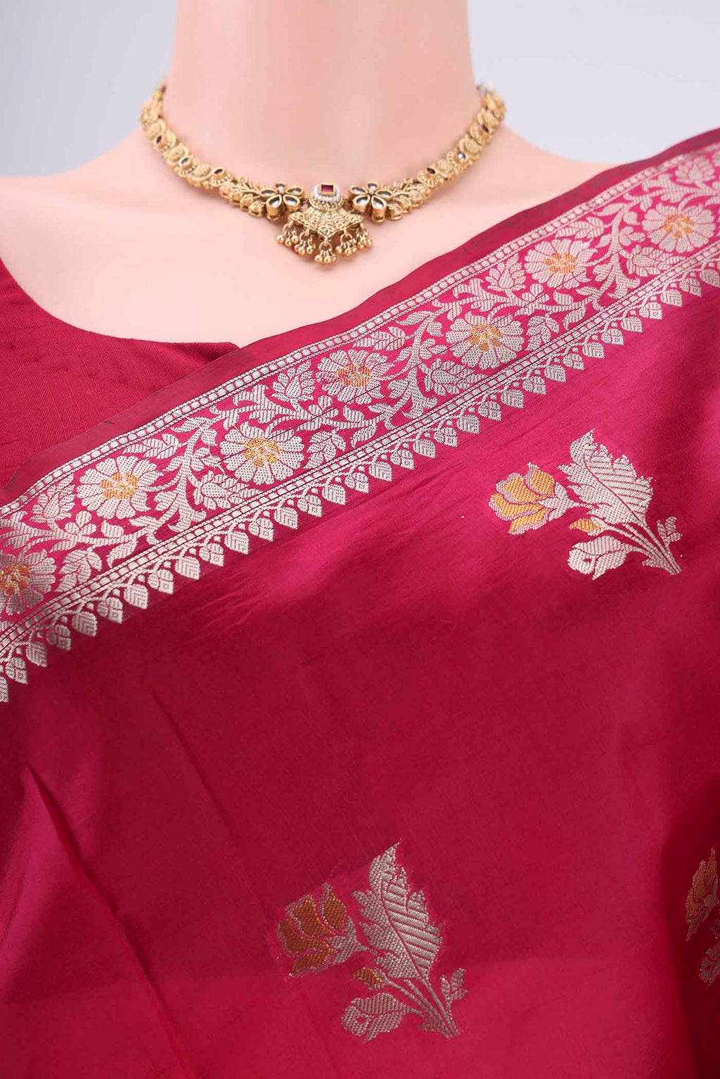 Border image of Dark Pink Banarasi Raw Silk Saree with Zari Butta on the body and Zari Border. 