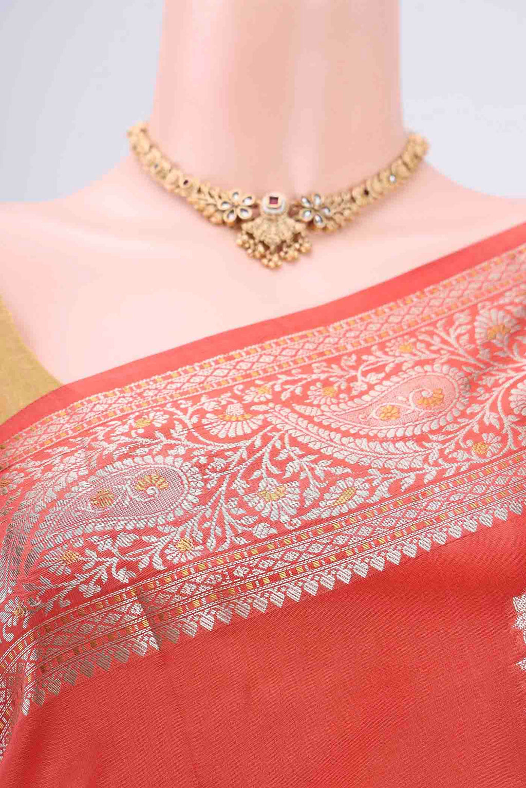 Border image of Peach Banarasi Raw Silk Saree with Zari Butta on the body and Zari Border. 